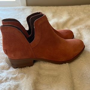 USED Pink SOREL Booties